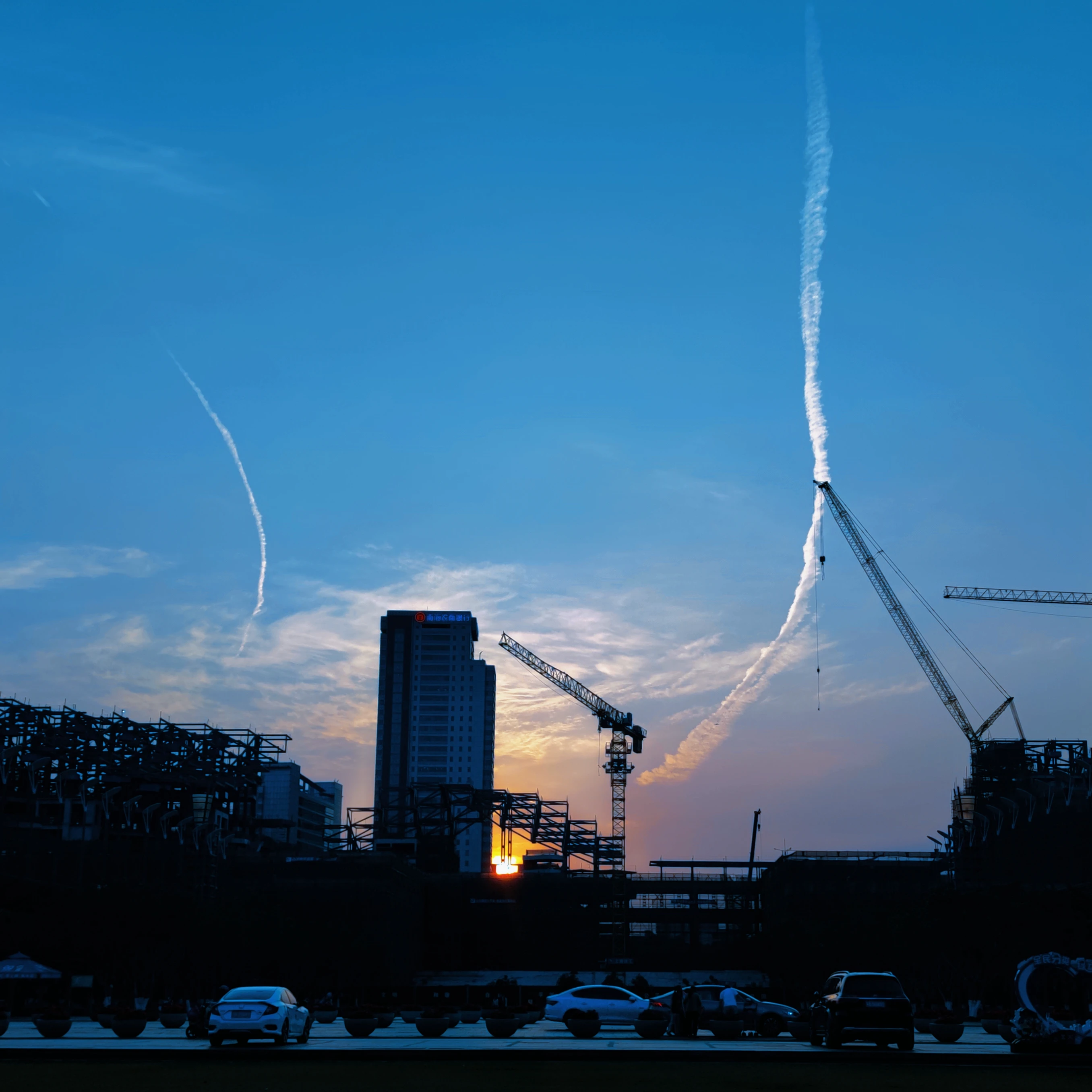 千灯湖蓝色天空